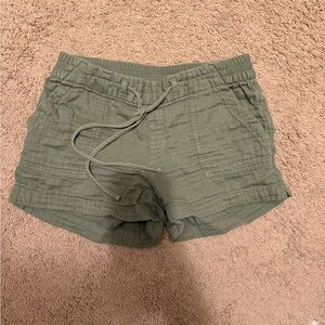 Old Navy Women's Cargo Shorts in Sage